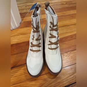 Brand new universal threads boots